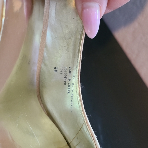 Carlos Santa Gold Glitter Heels - Picture 3 of 6